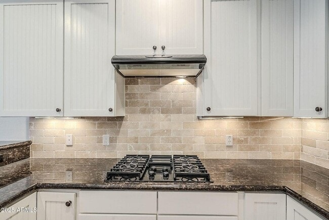 Building Photo - 13450 E Vía Linda