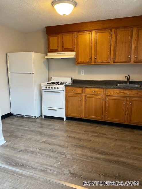 Building Photo - 107 Shawomet Ave