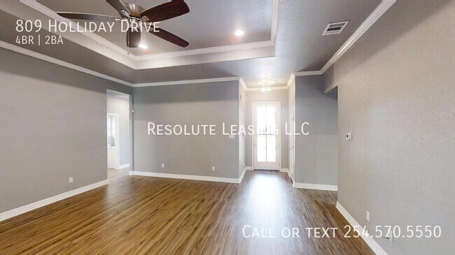 Building Photo - 809 Holliday Dr
