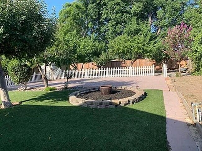 Building Photo - CAMBRIAN AREA - Beautifully Maintained 3-B...