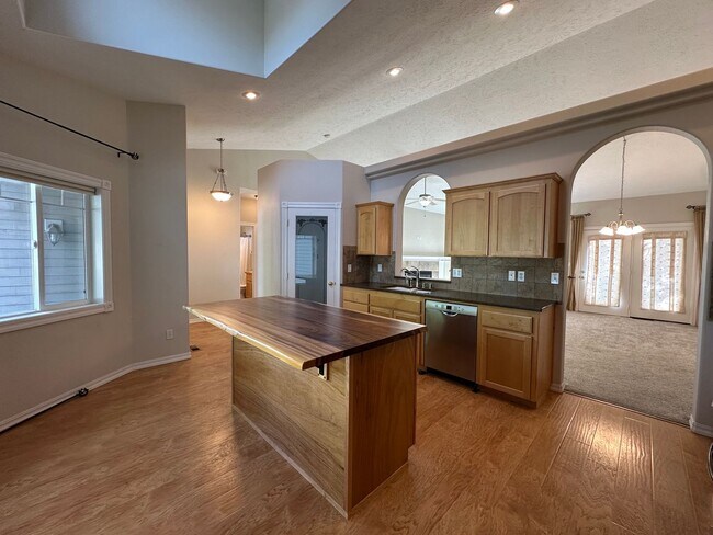 Building Photo - Spacious One-Level Living – 3 Bedrooms, 2 Baths, Central Valley School District