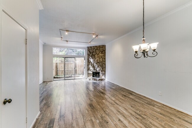 Building Photo - 2815 Welborn St