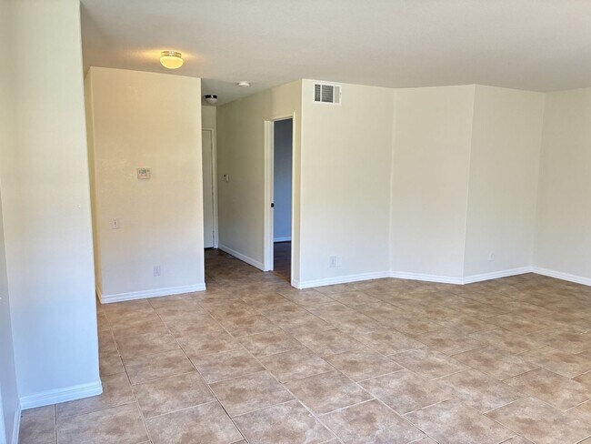 Building Photo - Newly Updated 4-bedroom, 3-bathroom home located in a great area of San Bernardino
