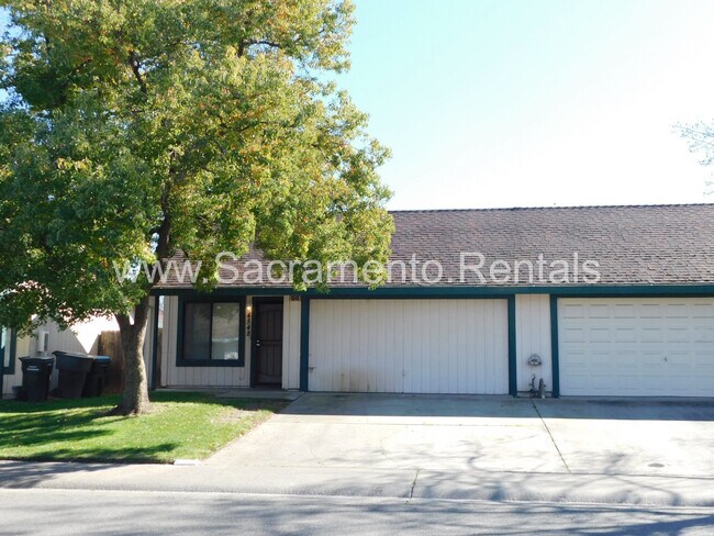 Building Photo - Spacious 2bd/2ba Foothill Farms Duplex with 2 Car Garage