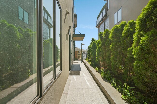 Building Photo - 714 Undercliff Ave