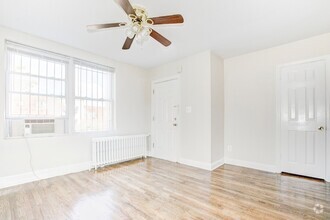 Building Photo - 928 19th St NE