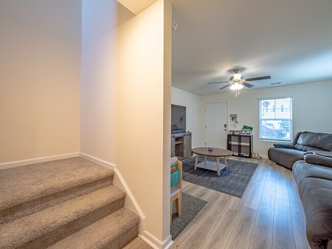 Building Photo - "Spacious Elegance Awaits: 4-Bedroom Haven with Granite Touches in Sumter"