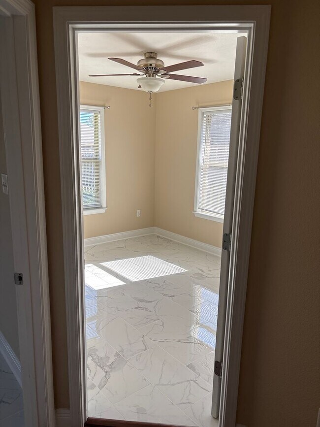 Building Photo - **Charming 3-Bedroom, 2-Bath Home for Rent in West Gulfport, MS!**
