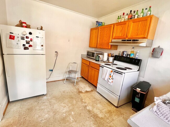 Building Photo - Charming 1920's Single family home near Scott Stadium & UVA for Rent