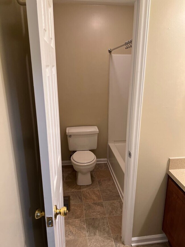 Building Photo - 6611-7227 Bevington Duplex