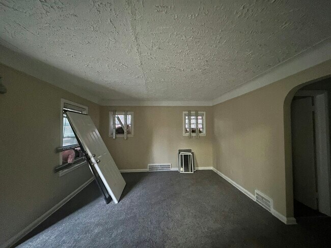Building Photo - 16824 Rutherford St