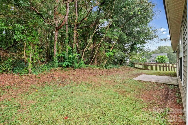 Building Photo - 145 English Hills Dr