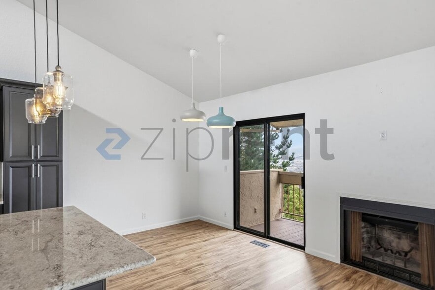Building Photo - Unit