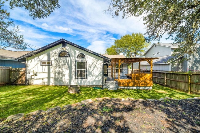 Building Photo - 4707 Alta Loma Dr