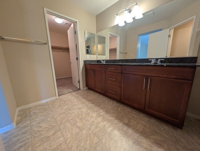 Building Photo - 10544 Headwind Ave