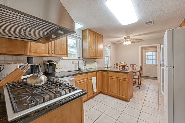 Building Photo - 13914 St Marys Ln