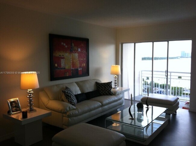 Building Photo - 400 Kings Point Dr
