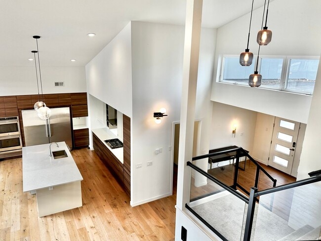 Building Photo - 6 BR / 4 BA – 4,100 SQ FT with Patio, Full Outdoor Grill, and Hot Tub