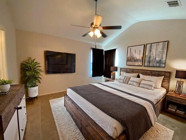 Building Photo - 145 Strawn