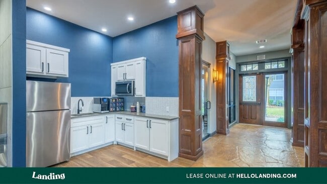 Building Photo - 8100 Cypresswood Dr