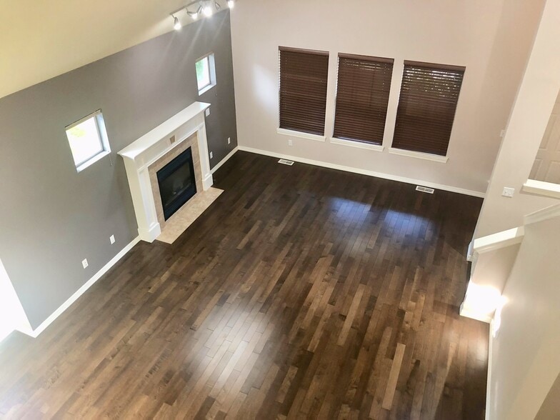 Building Photo - First Floor Master!!