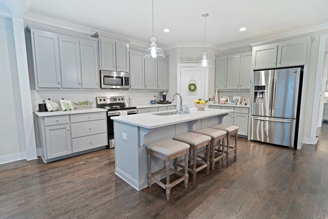 Building Photo - 2509A Solon Dr