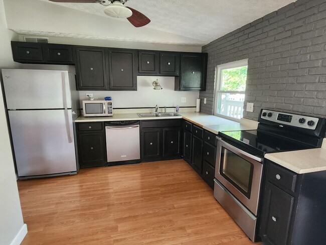 Building Photo - Charming 3-Bedroom Home in a Quiet Cul-de-Sac