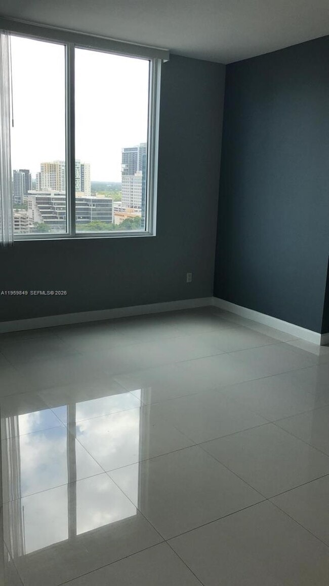 Building Photo - 315 NE 3rd Ave