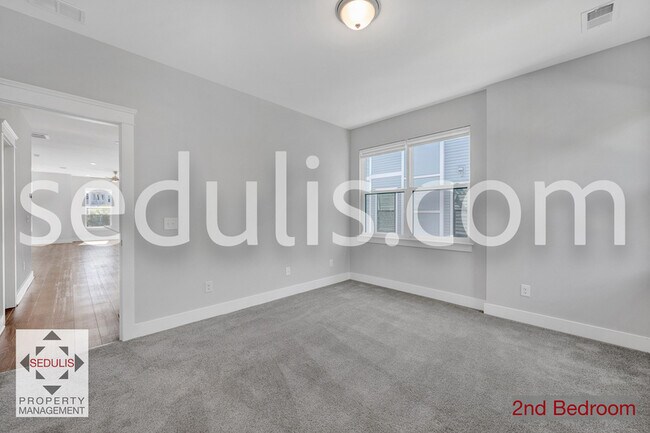 Building Photo - 4555 Mixson Ave