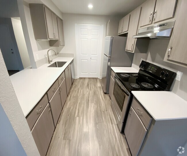 1x1 Large Kitchen & Laundry Room - Bull Mountain