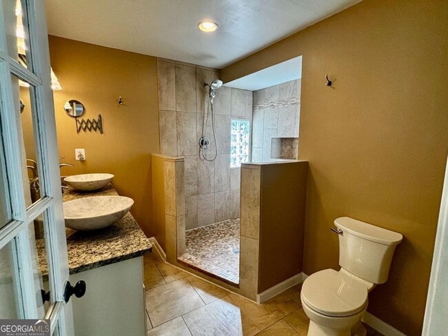 Building Photo - 125 Lantern Ridge Ct