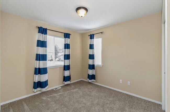 Building Photo - Monroe Townhome for rent!