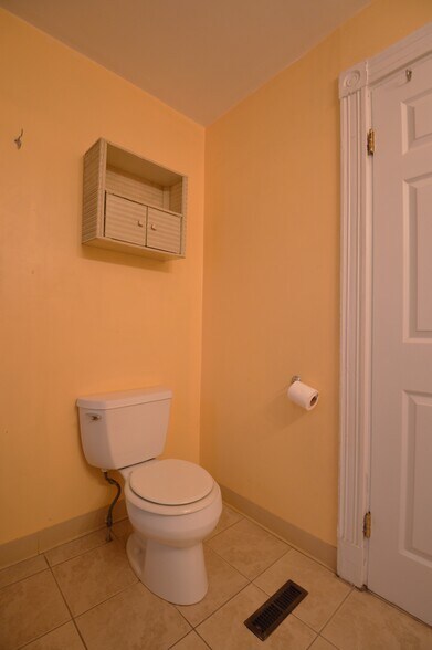 Building Photo - 10 Bucknam St