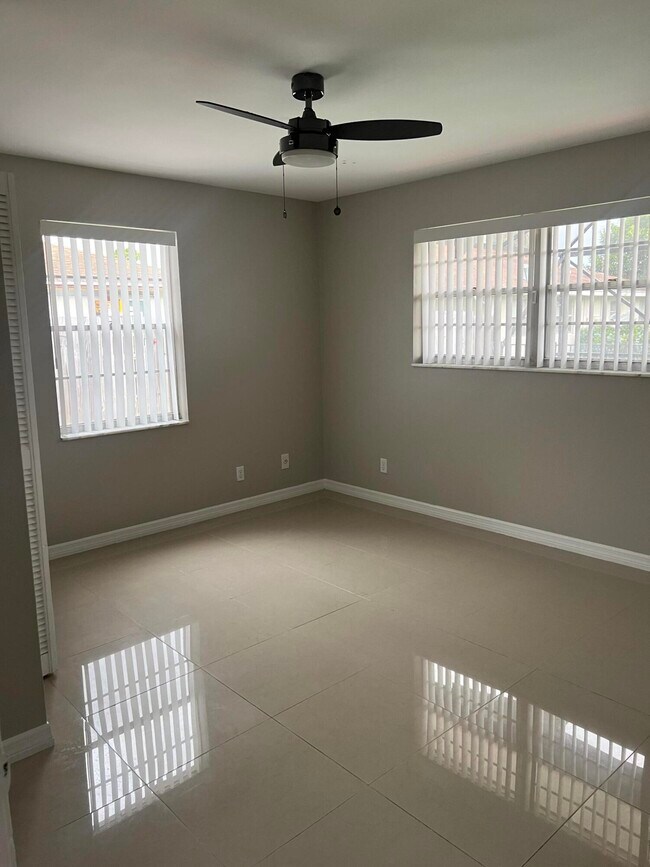 Building Photo - 9173 E Highland Pines Blvd