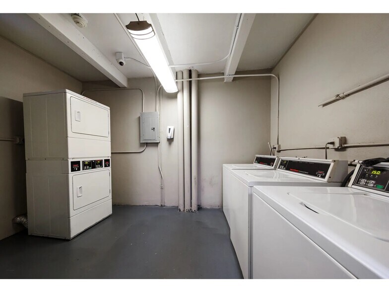 Building Photo - 877 NE 91st Ter
