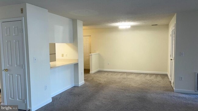 Building Photo - 625 Admiral Dr