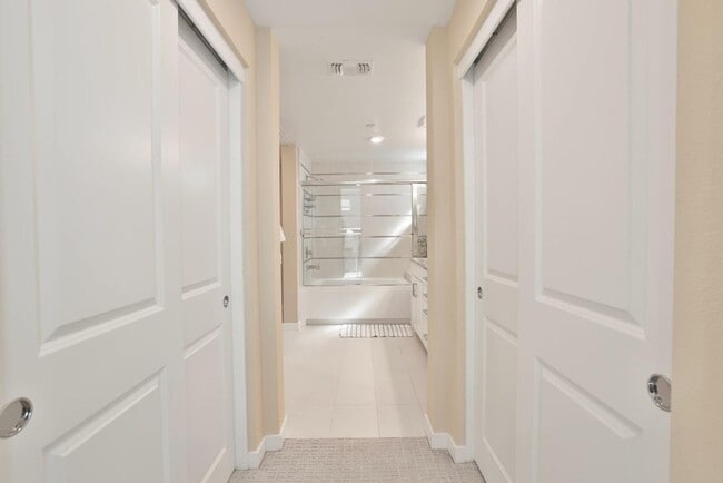 Building Photo - Milpitas Penthouse Condo 2 bed / 2 bath, m...