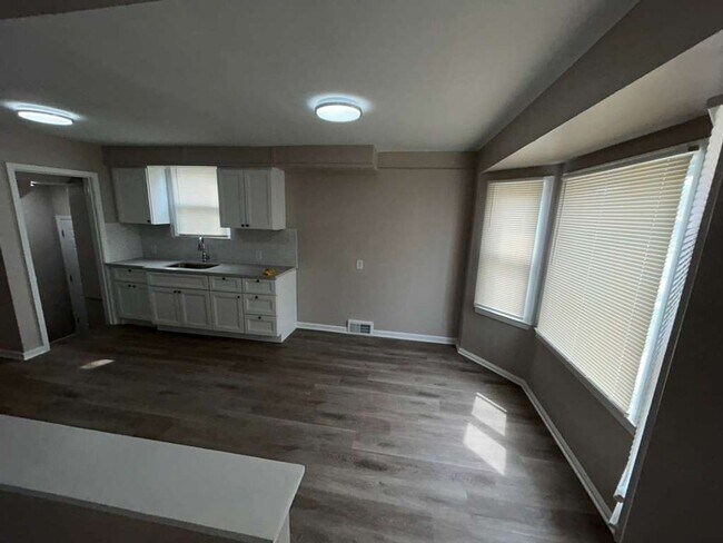 Building Photo - Three Bedroom Bungalow Ready for You