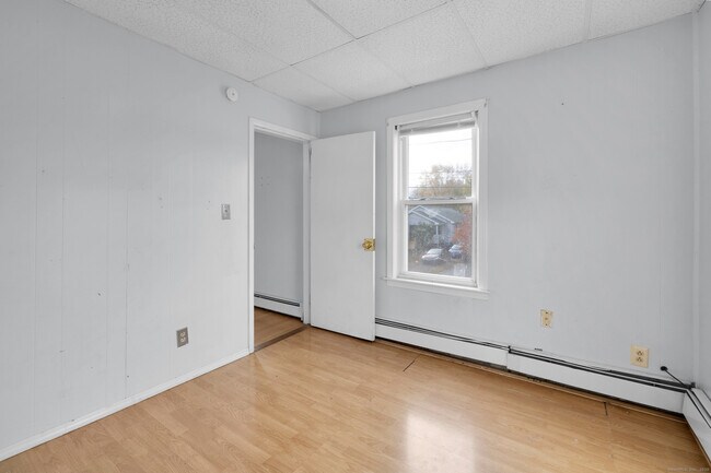 Building Photo - 223 Lawlor St