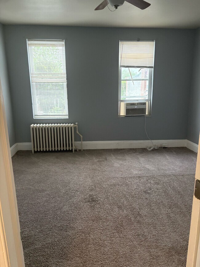 Building Photo - 54 N Morley St