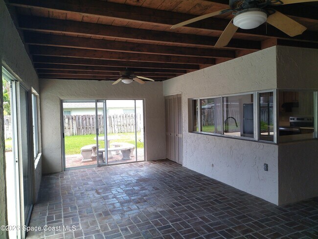 Building Photo - 530 Rio Ln
