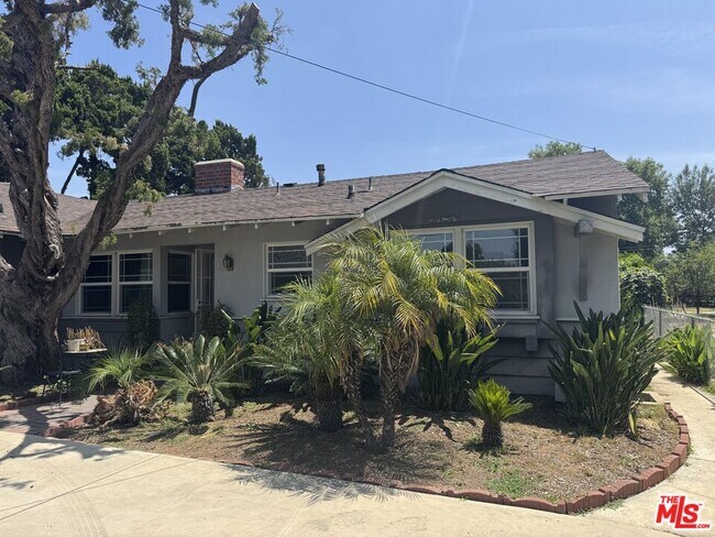 Building Photo - 8936 Balboa Blvd