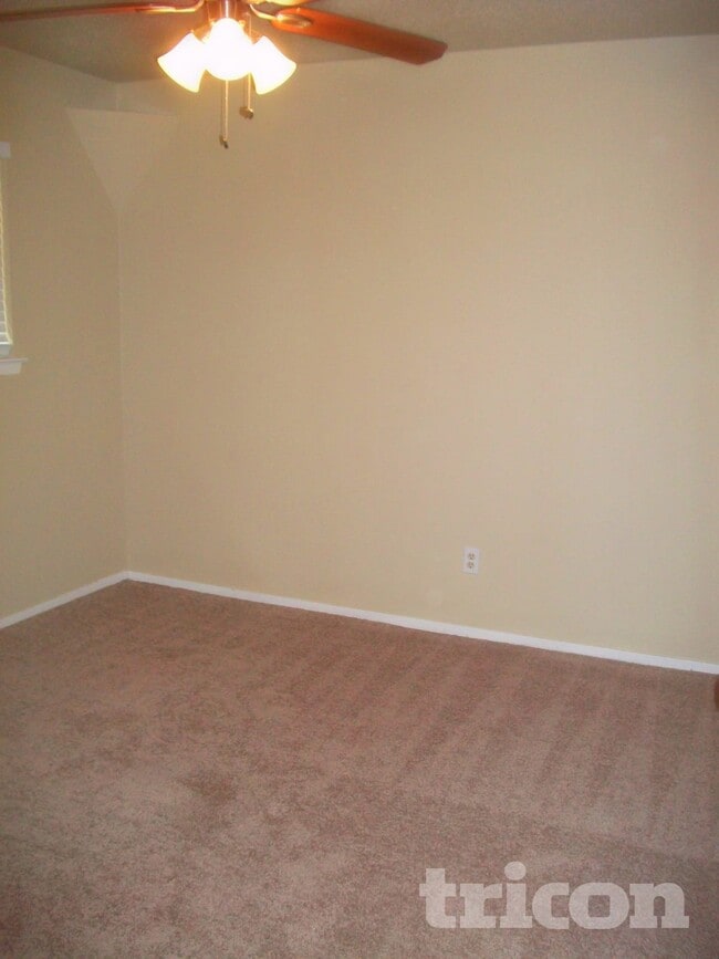 Building Photo - 1703 Sagebrush Trail