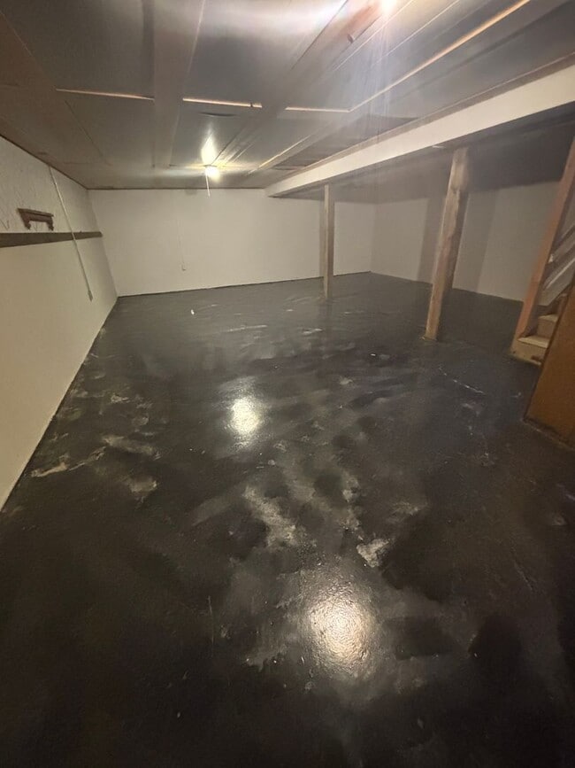 Building Photo - Indian Hills 3 Bedroom 2 full Bath 2300 Sq ft