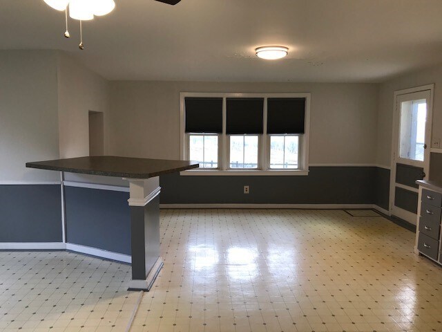 Building Photo - 155 King Rd