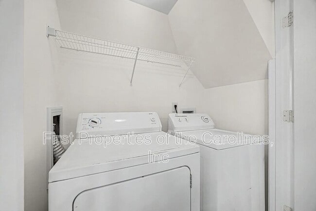 Building Photo - 7371 Laurel Valley Rd