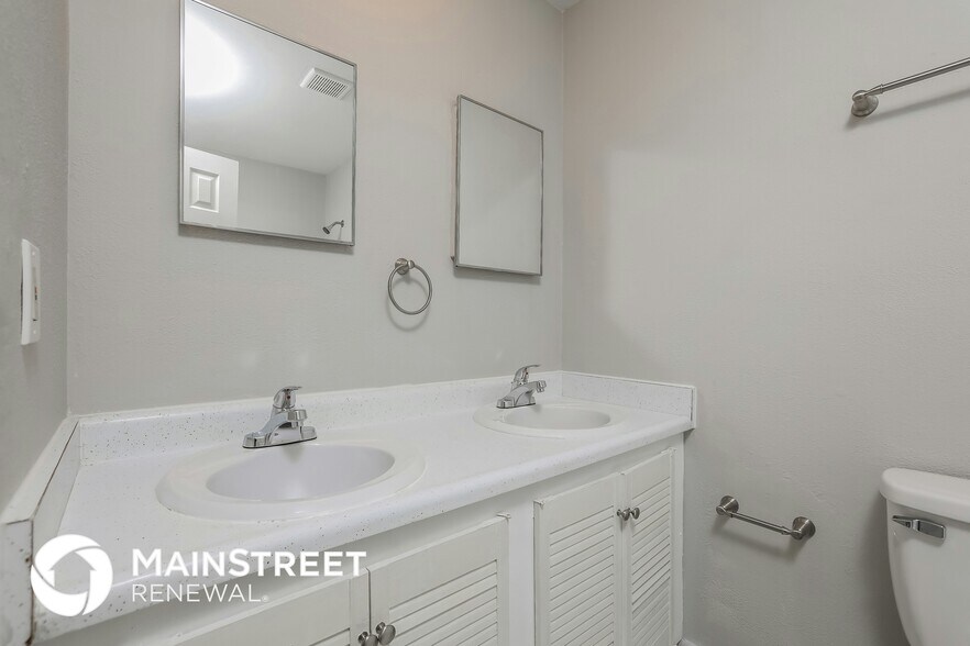 Building Photo - 818 Wedgewood Dr