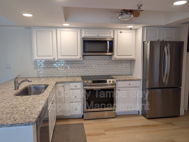 Building Photo - 7430 Sunshine Skyway Ln S