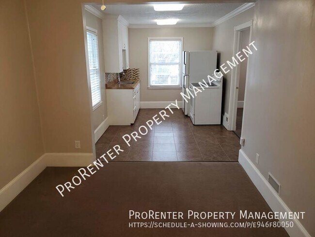 Building Photo - 827 3rd Ave