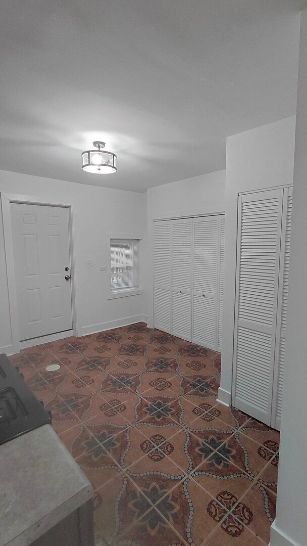 Building Photo - 1255 N Harding Ave